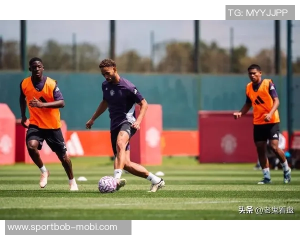 拉什福德积极备战国家德比训练照展现全力以赴的决心与信心